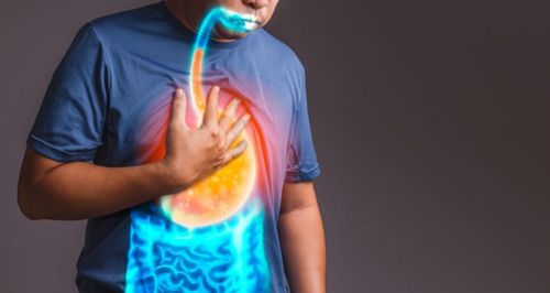 Reflusso Gastroesofageo in Primavera: come l’Osteopatia può Aiutarti