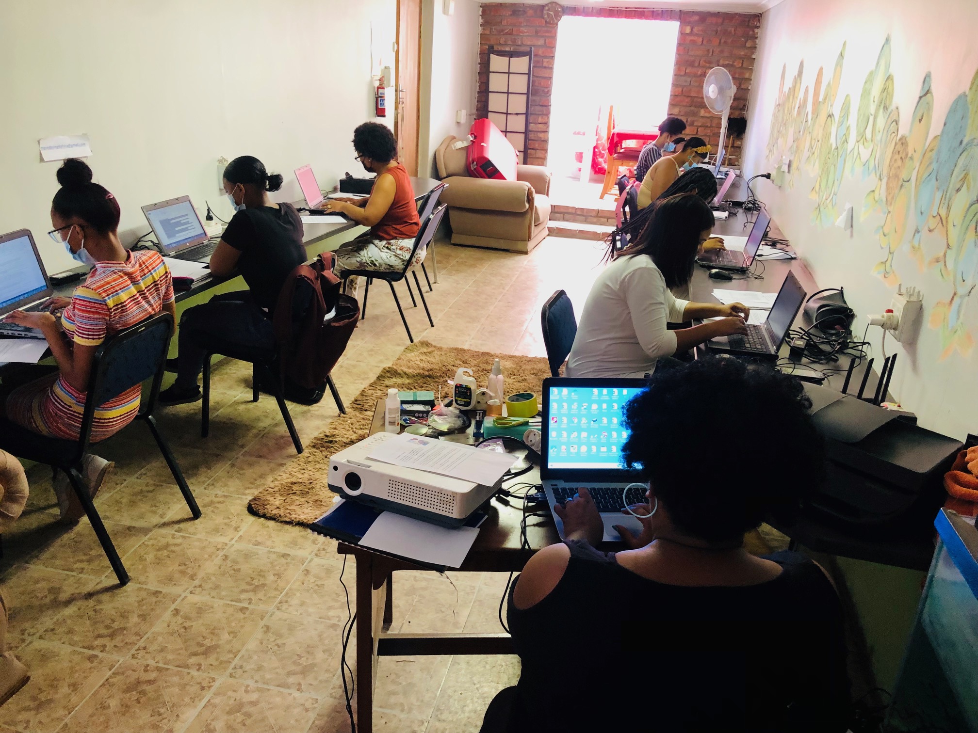 Computerlessen voor jonge meisjes in Port Elisabeth (vanaf 2017)