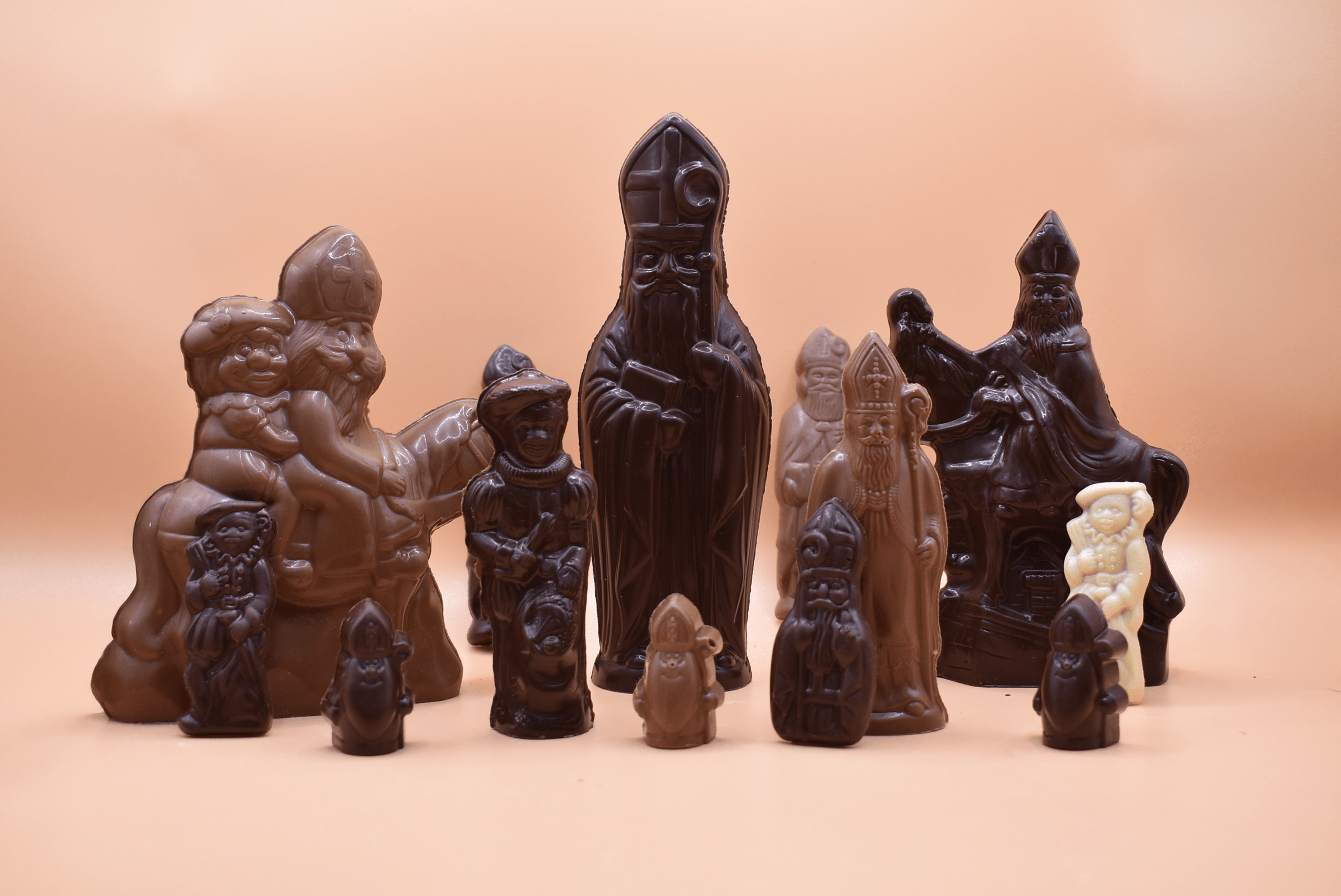 Sujets de Saint-Nicolas en chocolat artisanal réalisés par La Femme Chocolat