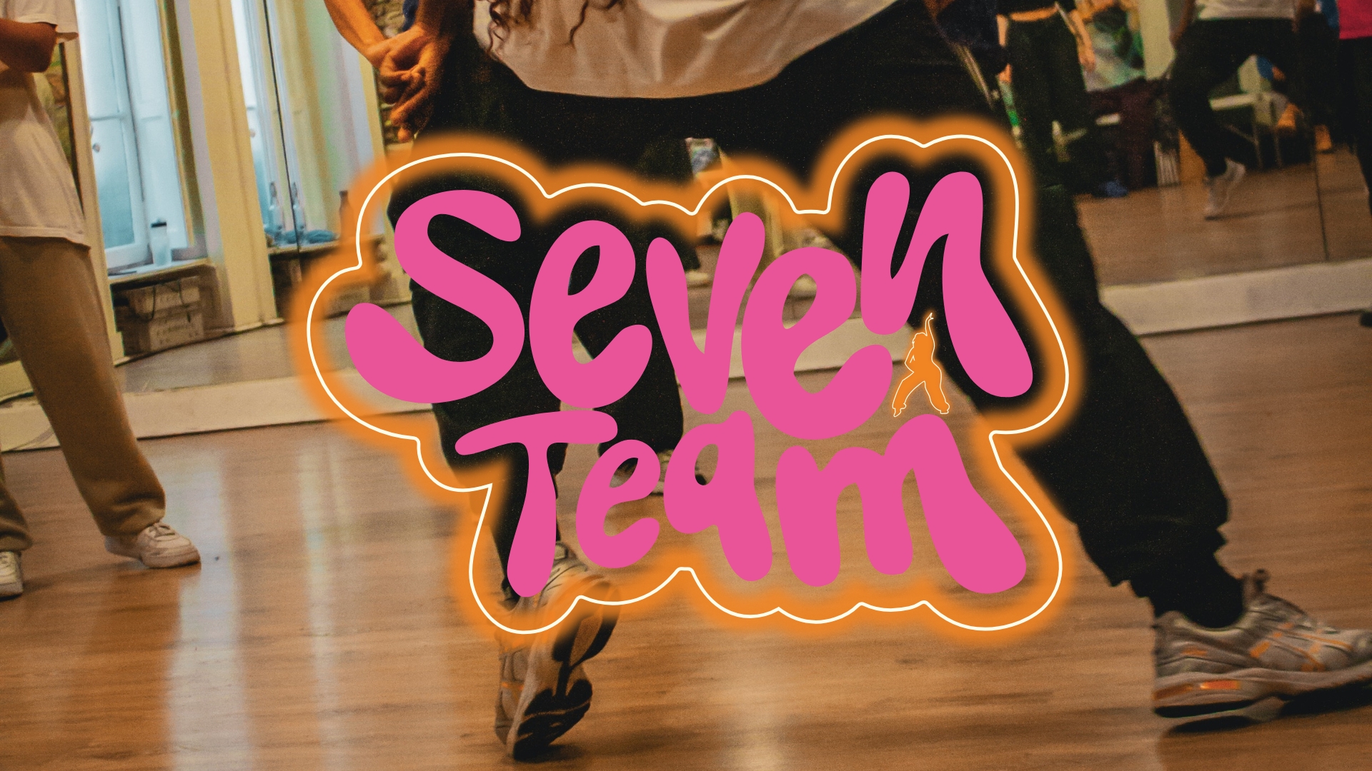 Nouvelle direction artistique et logo du club de danse Seven Team réalisés par Bizbold