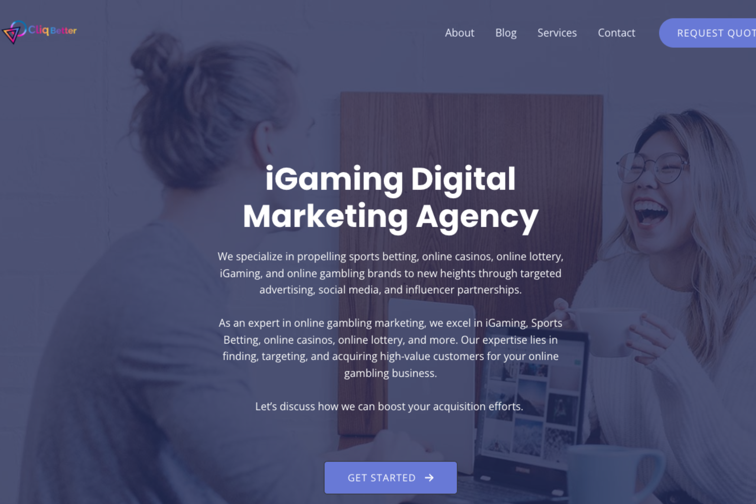 una captura de pantalla de la página principal del sitio web de CliqBetter