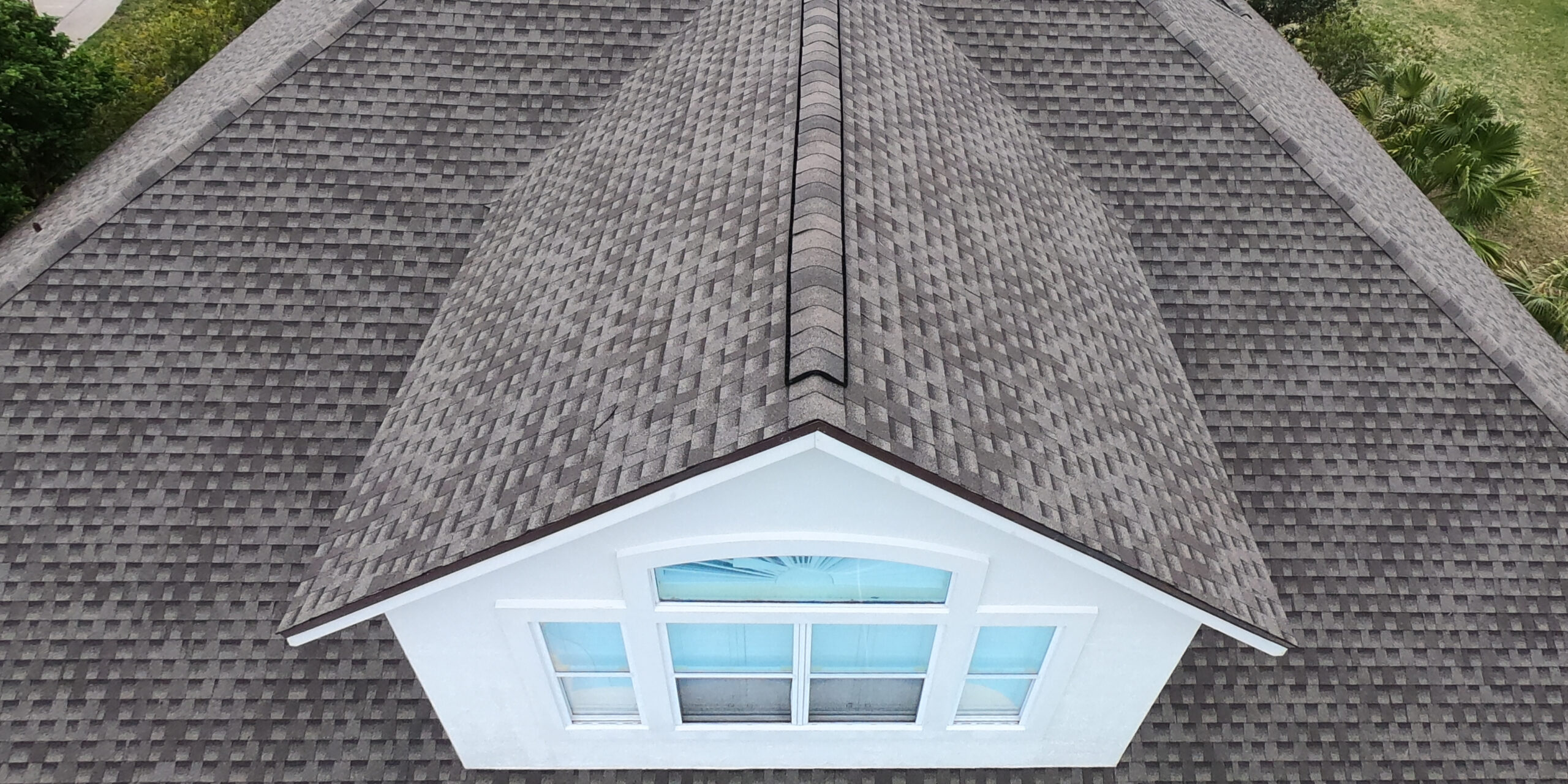 house with a shingle roof from the best roofing contractor in Sarasota
