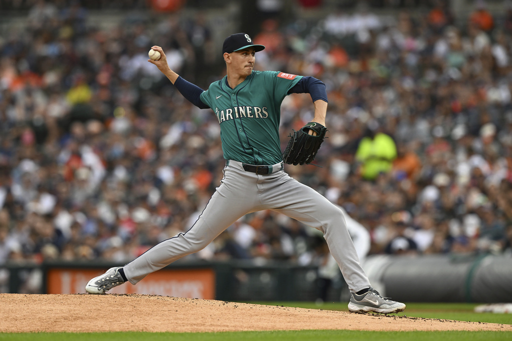 Mariners P George Kirby pitches in an MLB game. George Kirby is a top MLB DFS pick for Wednesday, August 6, on PrizePicks.