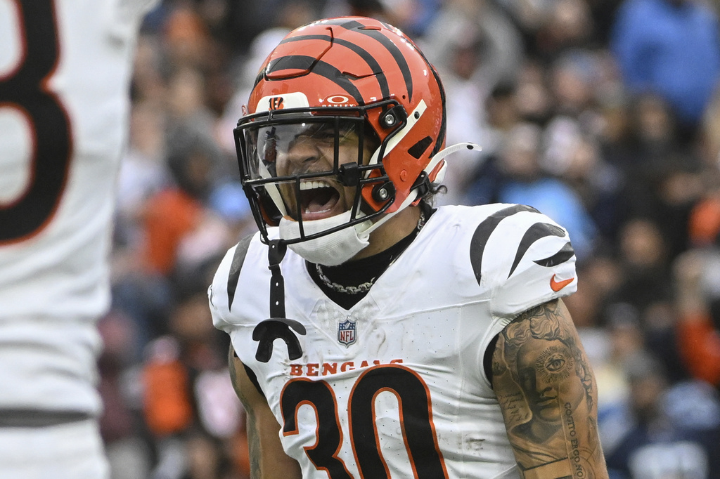 Bengals RB Chase Brown is a top fantasy football player to target in fantasy football drafts in the early rounds.