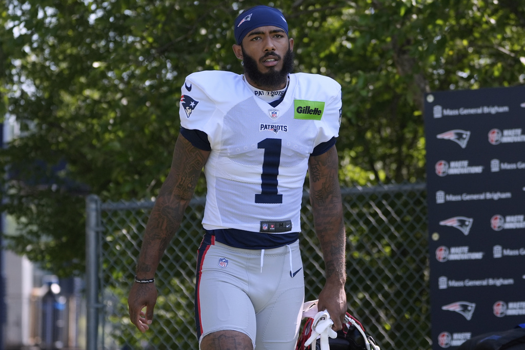 WR Ja'Lynn Polk's Injury Tweaks Patriots' Depth Chart.