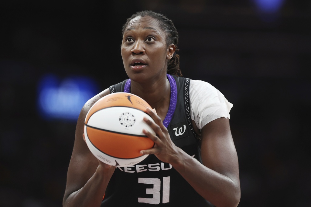 Sun C Tina Charles is under the microscope in the 8/25 WNBA PrizePicks projections.