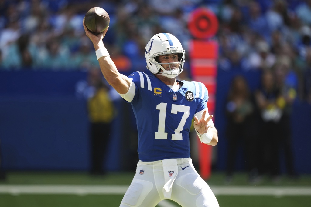 Daniel Jones tops the list of fantasy football waiver wire targets after Week 1