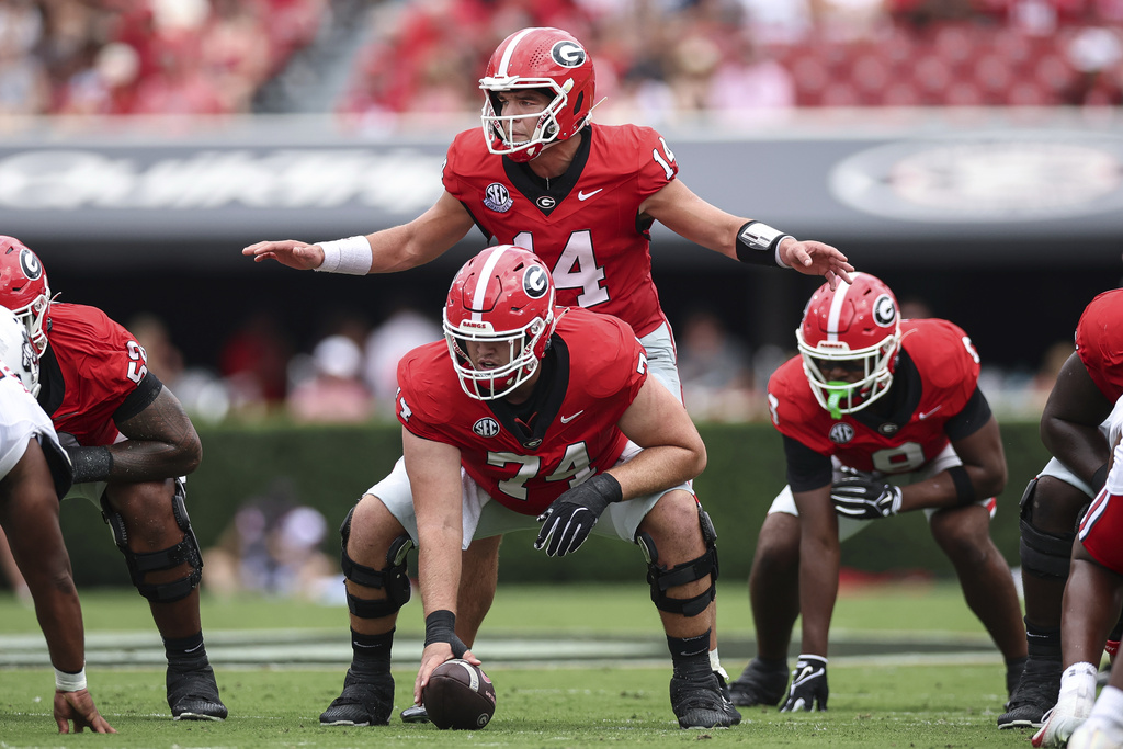 Georgia QB Gunner Stockton prepares to snap the ball in a college football game.