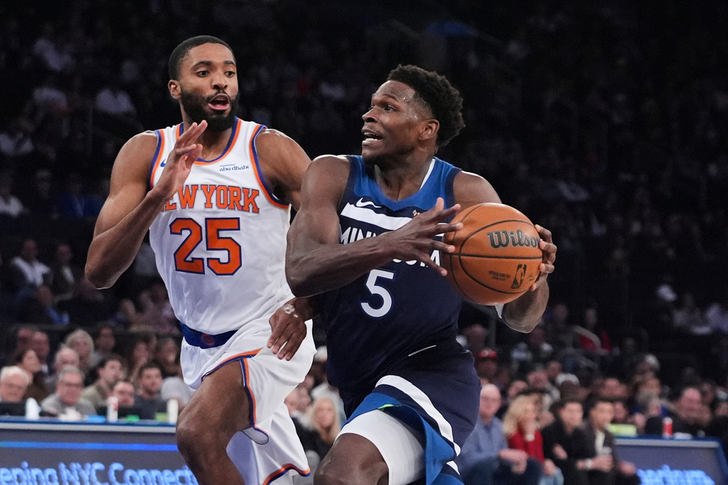 Timberwolves G Anthony Edwards dribbles a basketball in an NBA game.