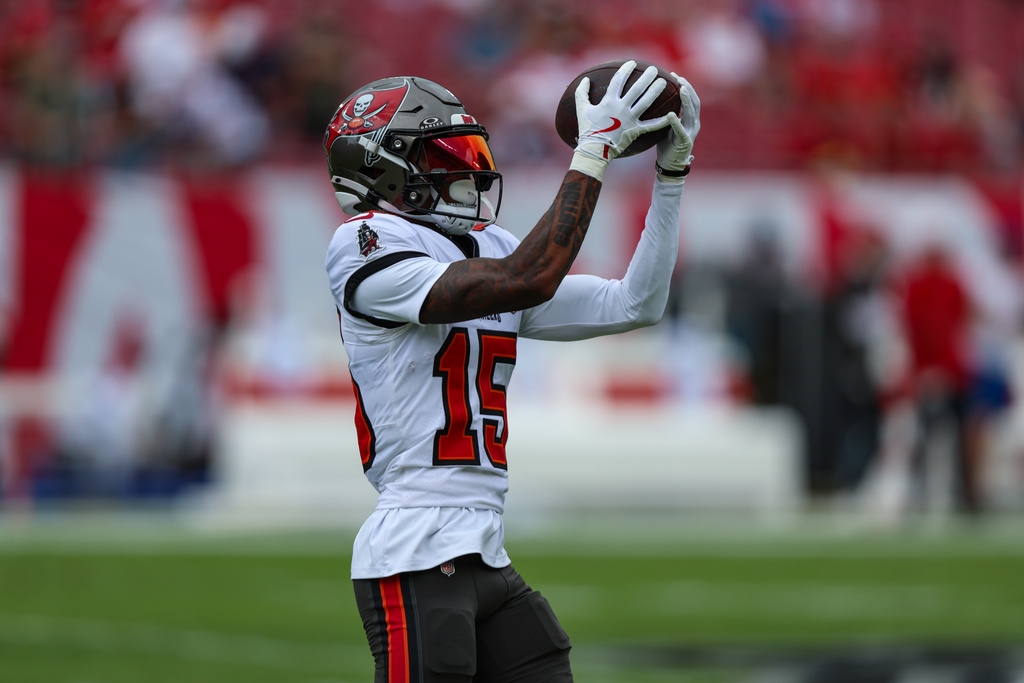 Tampa Bay Buccaneers WR Tez Johnson warms up prior to a game.