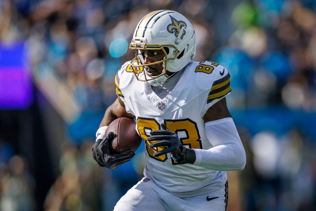 New Orleans Saints TE Juwan Johnson runs with the football against the Panthers.
