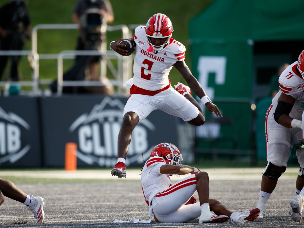 Louisiana QB Lunch Winfield runs a football during an CFB game.