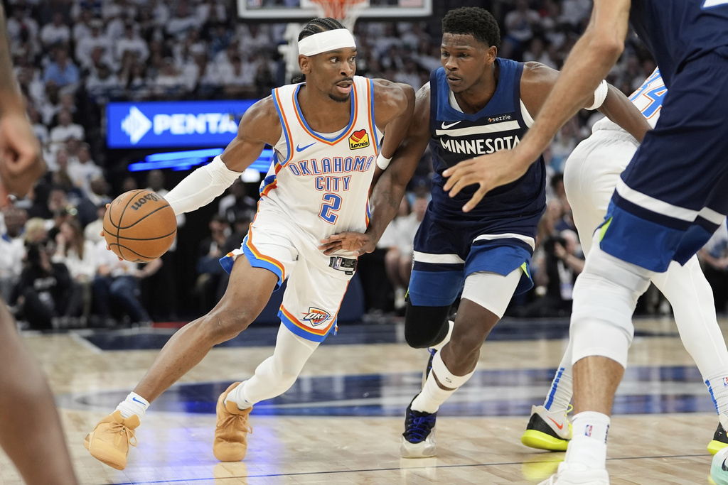 Shai Gilgeous-Alexander drives to the basket vs. Anthony Edwards in an NBA game.