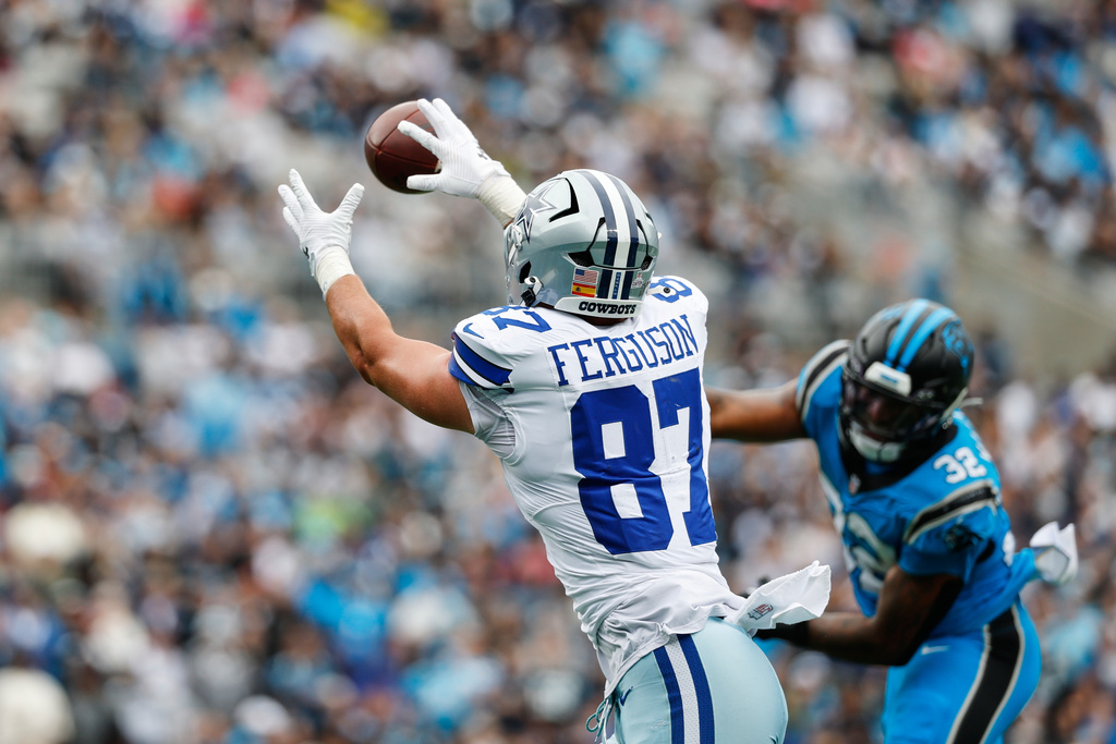 Cowboys TE Jake Ferguson catches a touchdown pass in an NFL game.