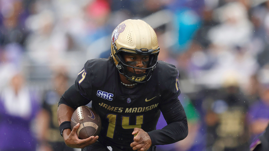 James Madison Dukes QB Alonza Barnett runs with the ball against Georgia Southern.