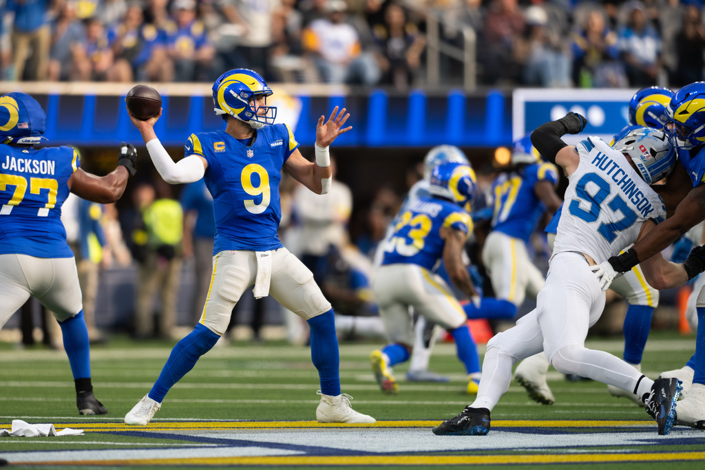 Rams QB Matthew Stafford throws a football in an NFL game.