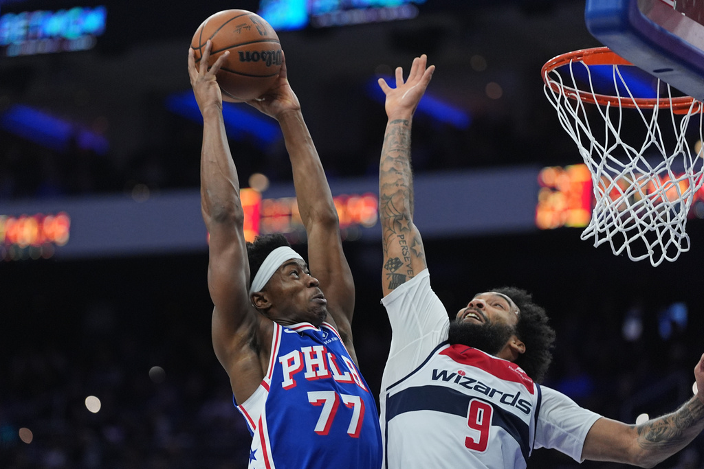 76ers G VJ Edgecombe dunks a basketball in an NBA game.
