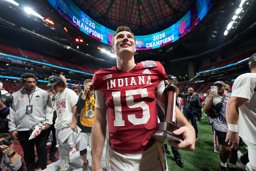 Indiana QB Fernando Mendoza celebrates after a CFB game.