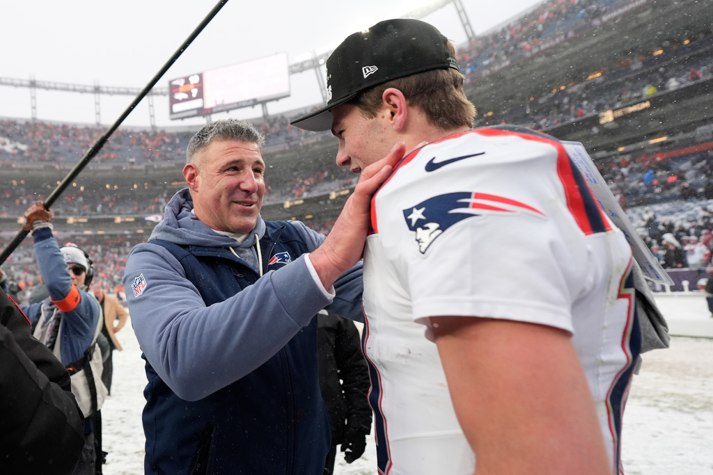 Patriots QB Drake Maye and head coach Mike Vrabel celebrate their Super Bowl trip.