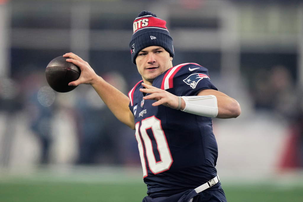 Patriots QB Drake Maye warms up before an NFL game. PrizePicks is running a Big Game promo for Drake Maye passing yards — set at 0.5 for Seahawks vs. Patriots. 
