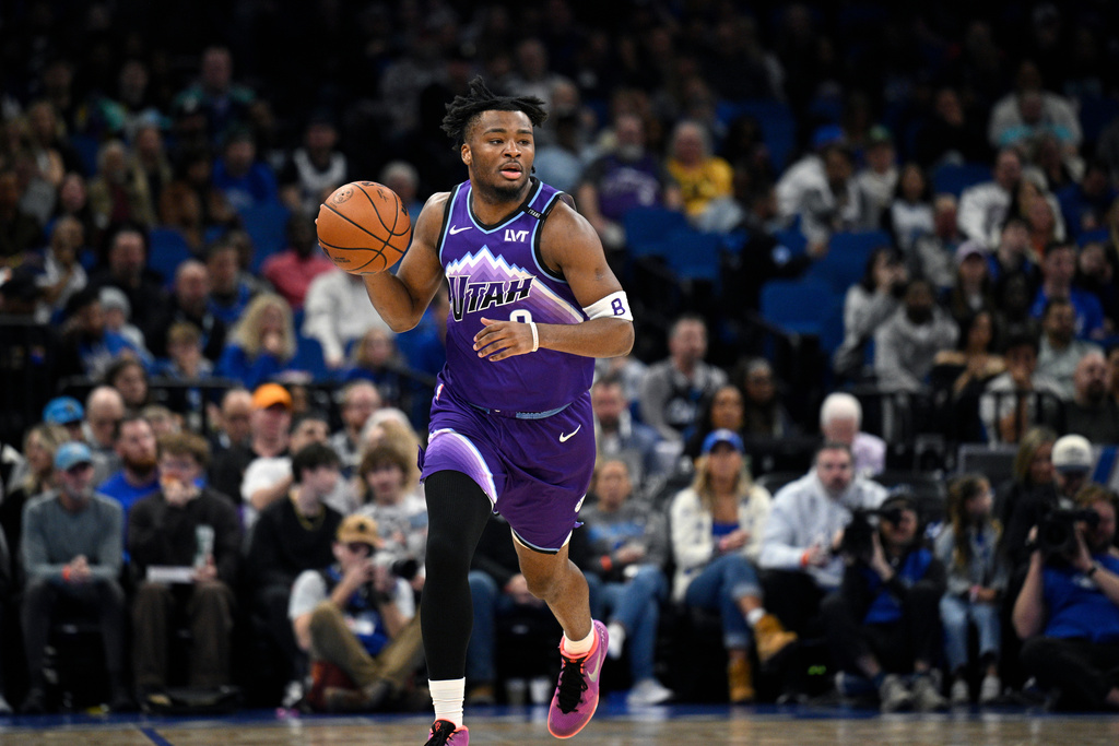 Utah Jazz PG Isaiah Collier dribbles up the floor in a game against the Orlando Magic.