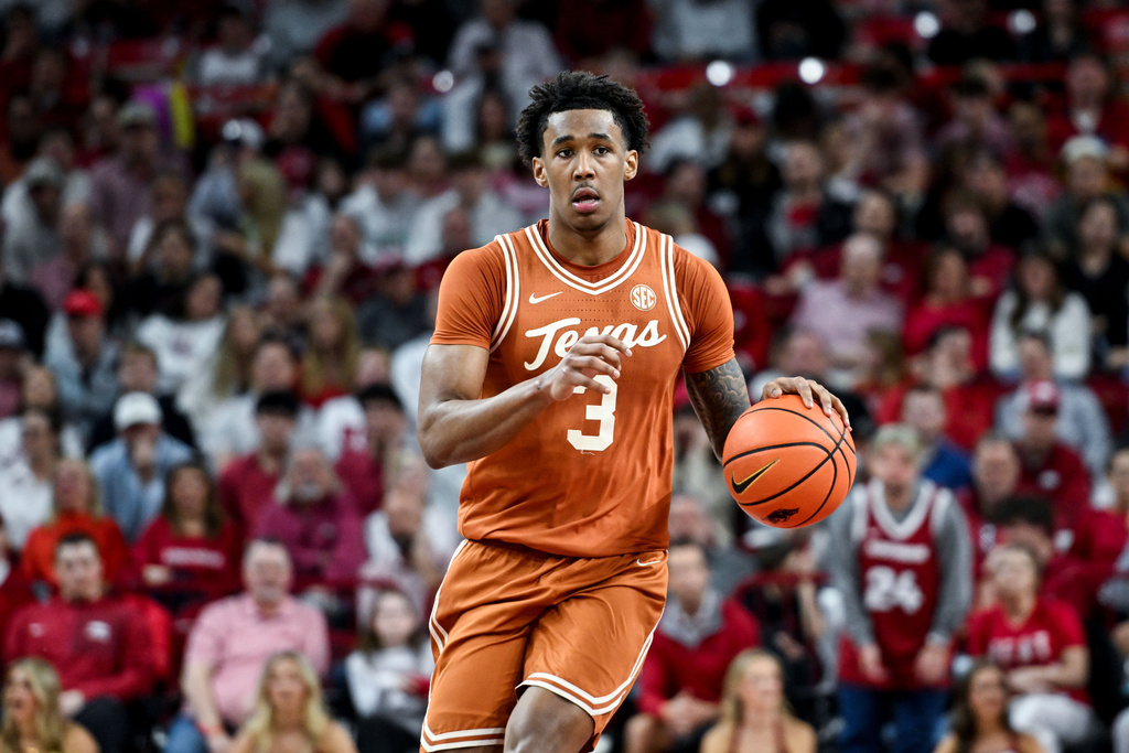 Texas Longhorns G Dailyn Swain dribbles up the floor against the Arkansas Razorbacks.