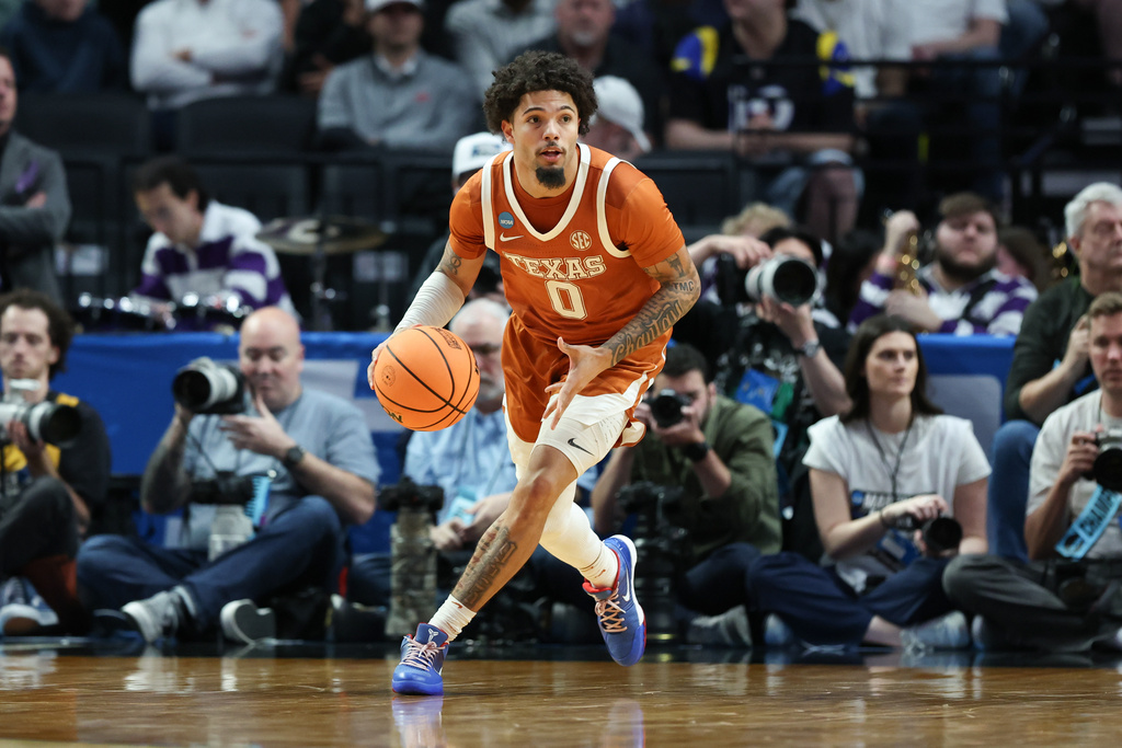Texas G Jordan Pope handles the ball and looks upcourt vs. Gonzaga.