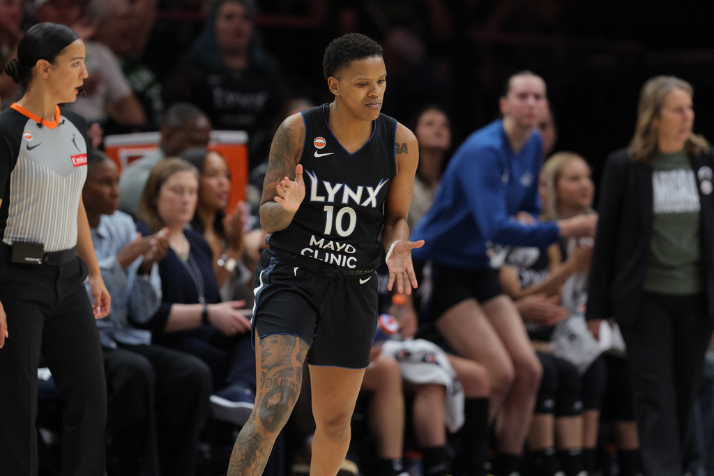 Lynx G Courtney Williams looks on during a game vs. the Dream.