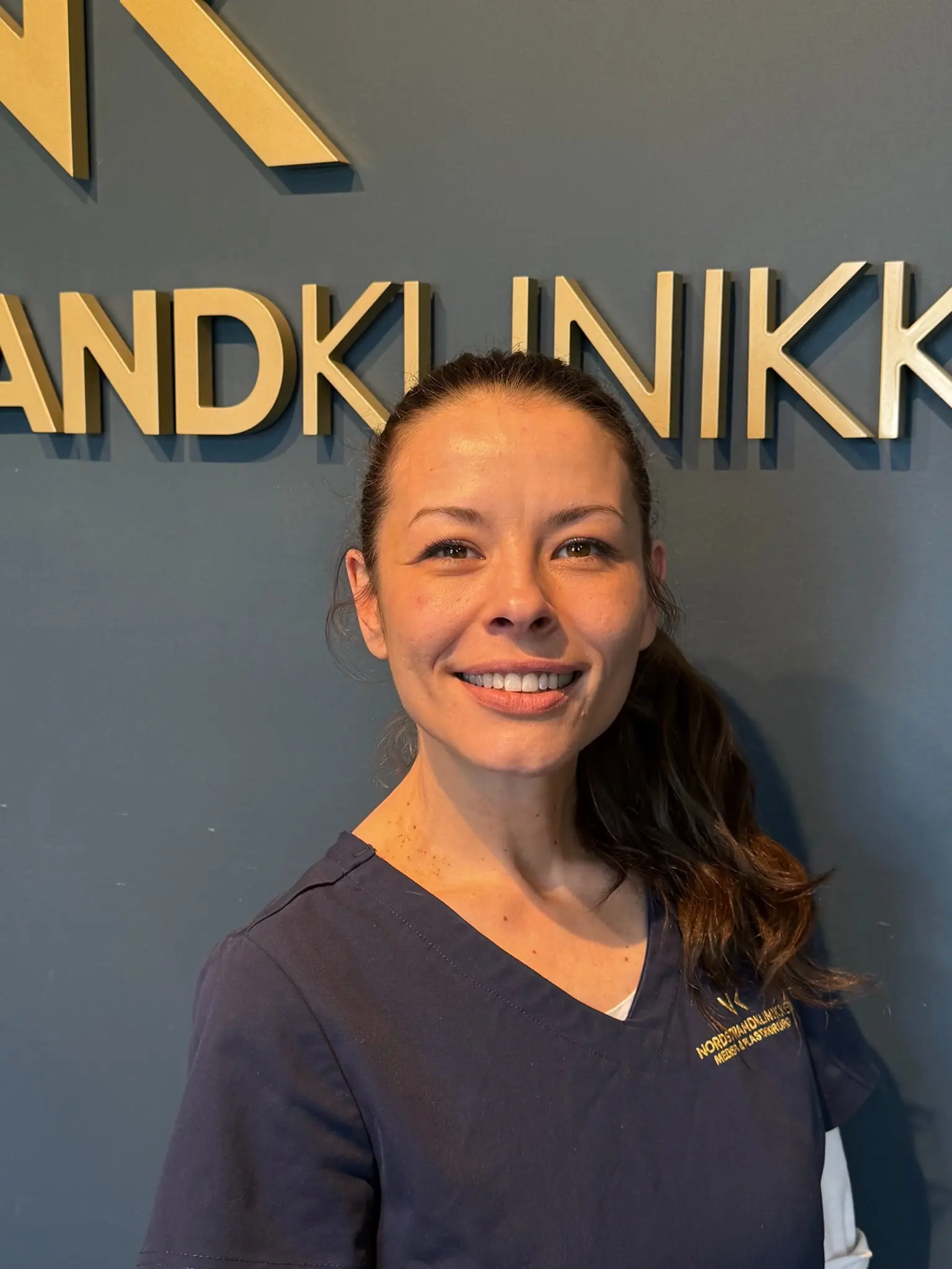 Angelina, resepsjonist og koordinator