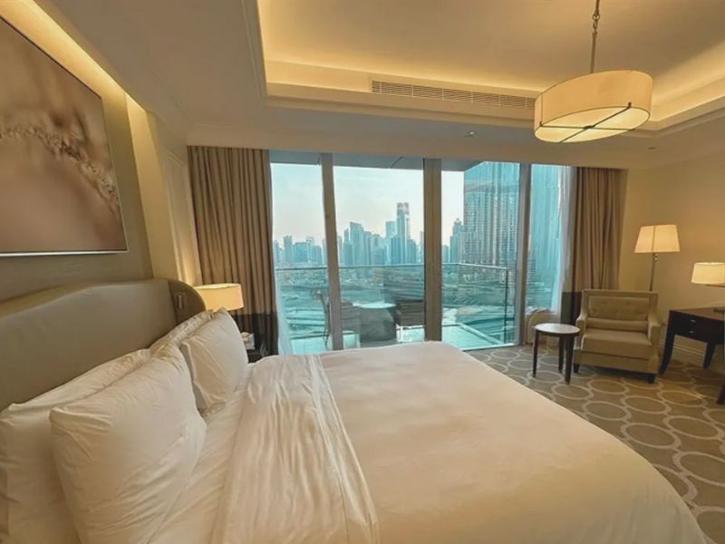 Full Burj Khalifa and Fountain Views