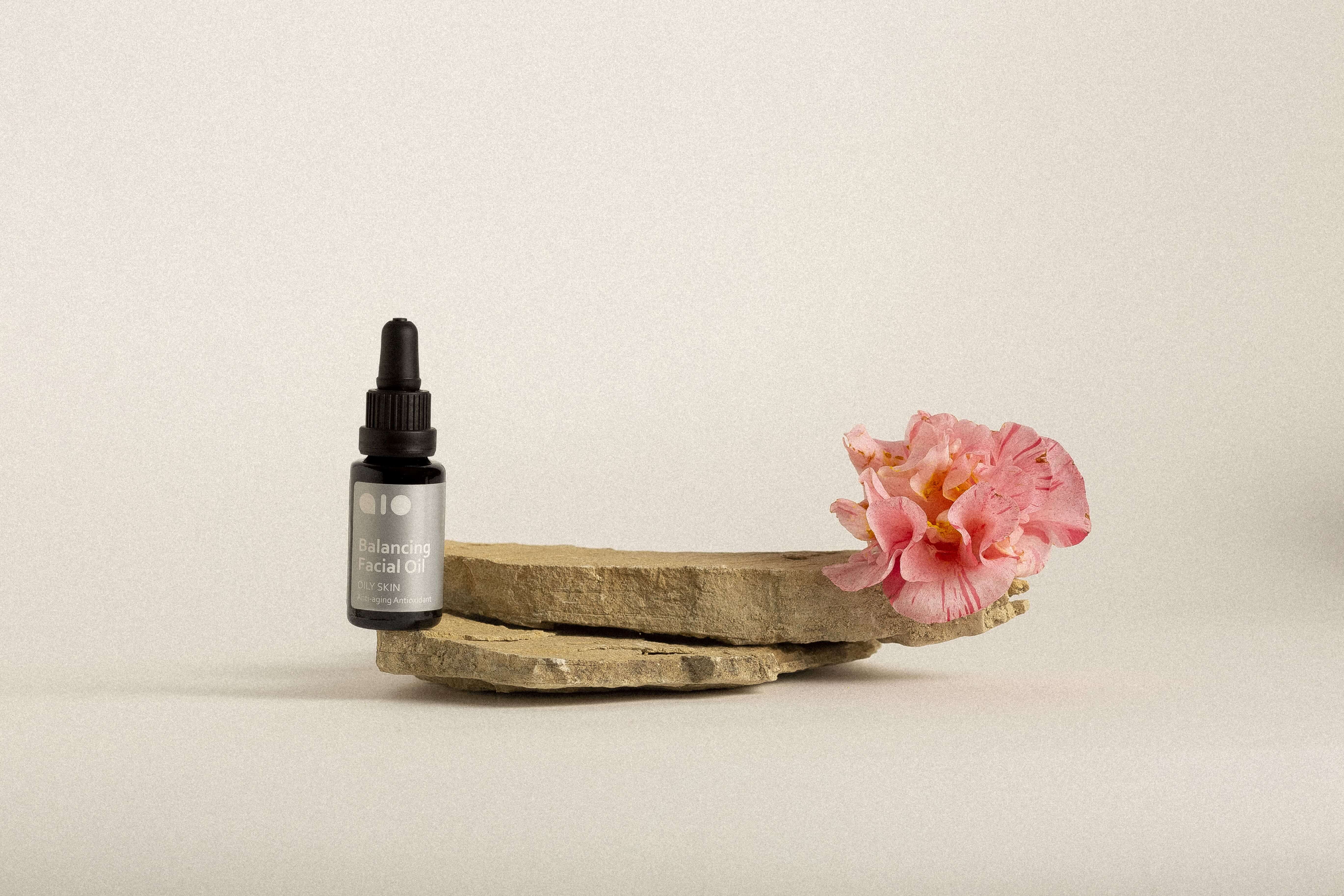 La solución perfecta para pieles grasas y mixtas: aceite facial equilibrante de AIO Pure Cosmetic