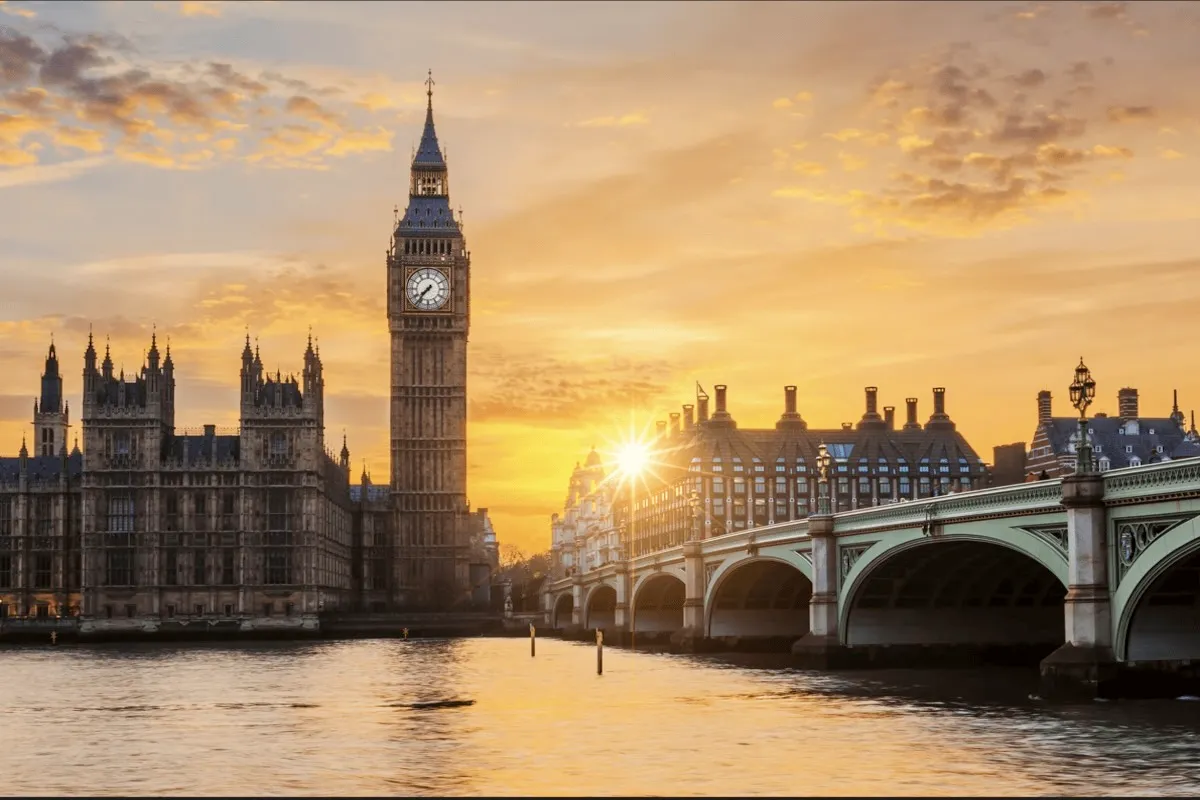 A photo of the river Thames with Big Ben and London bridge in the foreground. 