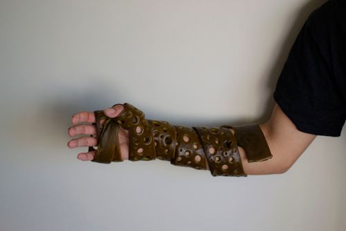 person wearing kelp kast