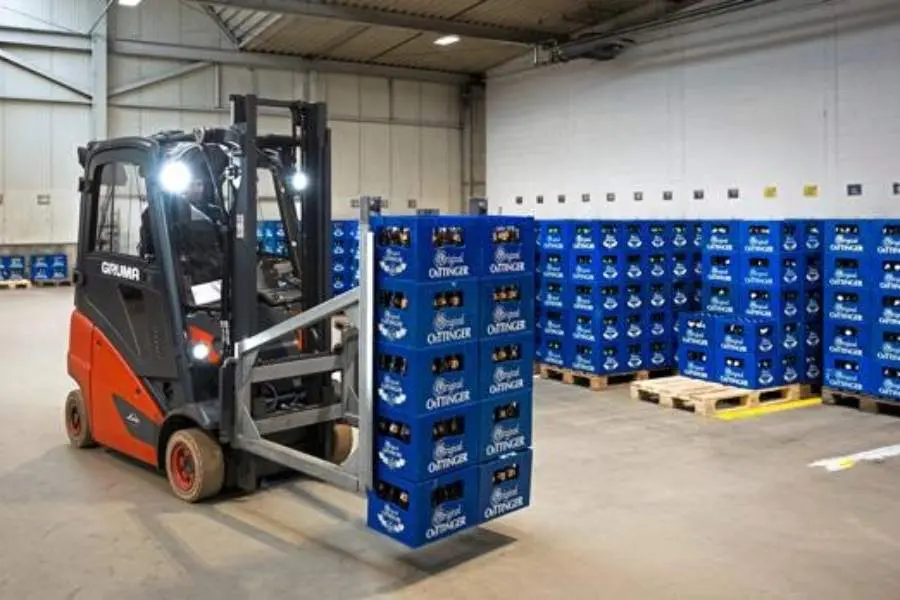 Sophistiqué : l'automatisation n'est pas encore rentable pour la préparation de commandes précises à l'aide de chariots élévateurs et de préstructures développées par nos soins.