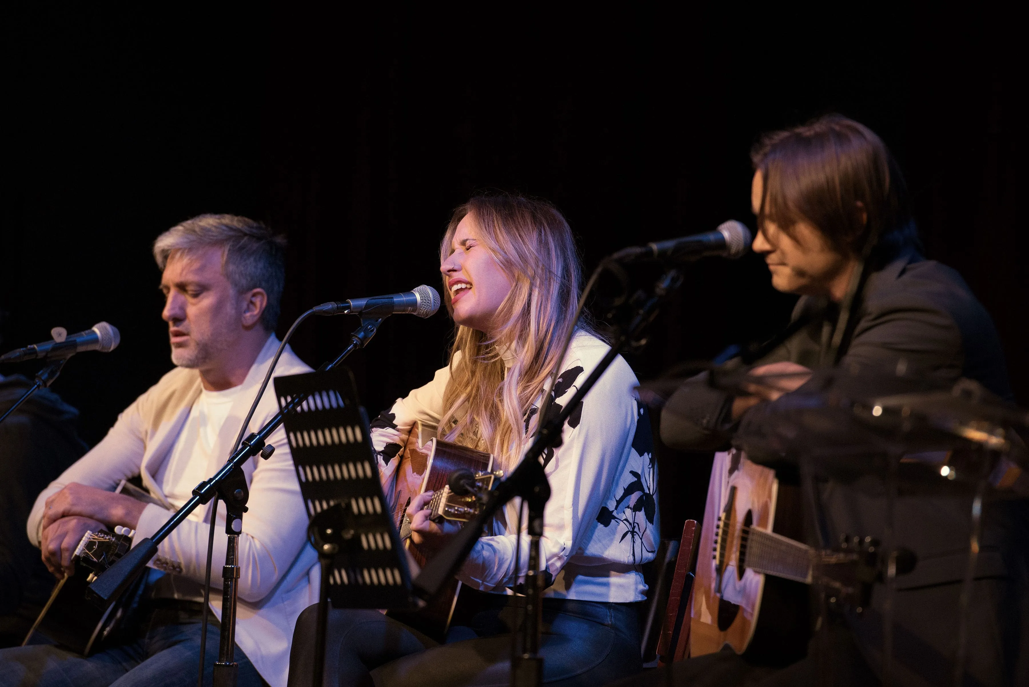 the warren brothers, josh kear, and jessi alexander playing a songwriters round