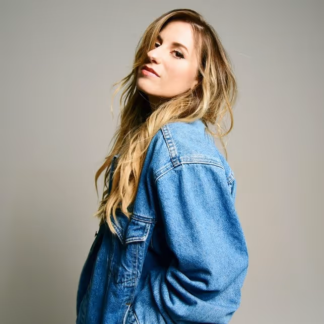 portrait of caitlyn smith