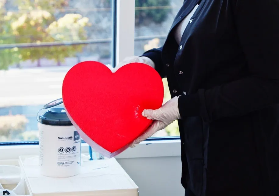 Woman holding Heart Spongie