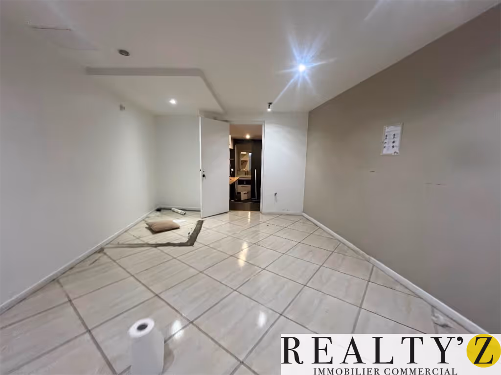 Local Commercial | 170m² | Métro Porte de Clichy 