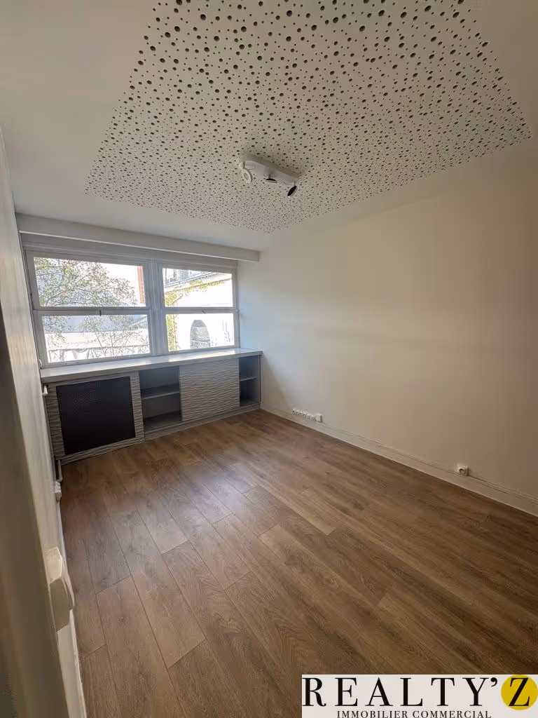 Local Professionnel | 65m² | Franklin Delano Roosevelt 
