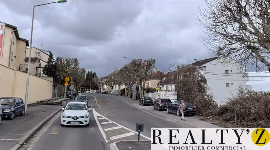 Local Commercial | 216m² | Métro La Dhuys 