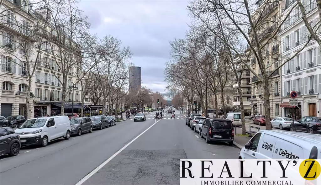 Local Commercial | 95m² | INVALIDES 