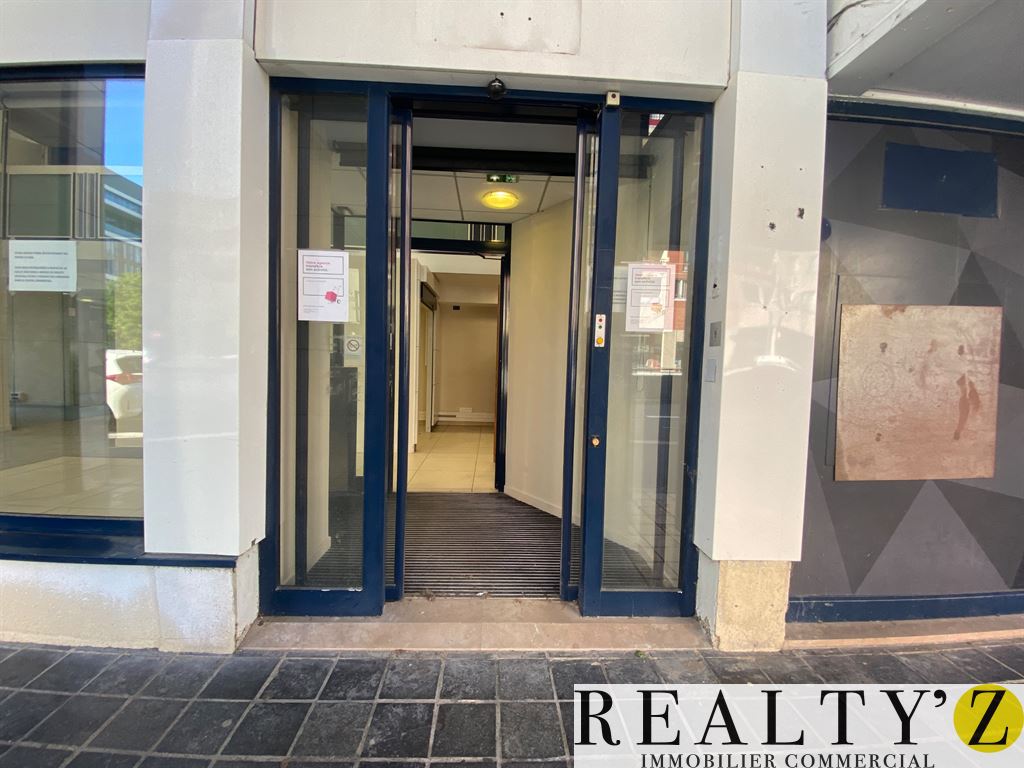 Local Commercial | 220m² | Centre 