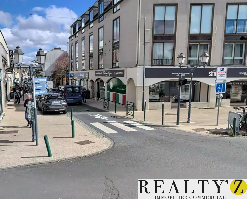 Local Commercial | 114m² | ORSAY 