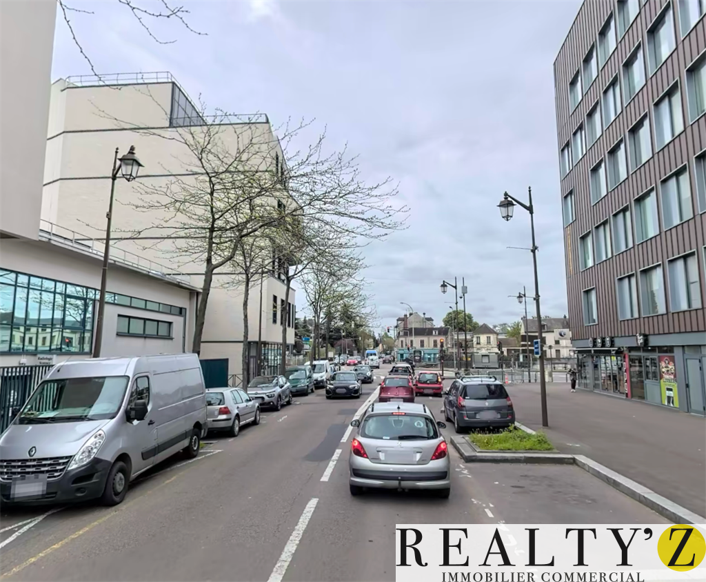 Local Commercial | 145m² | Mantes Station 