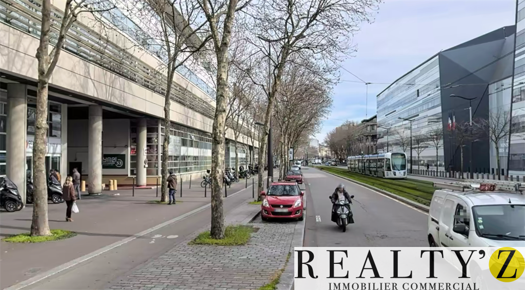 Local Commercial | 297m² | Métro Balard 