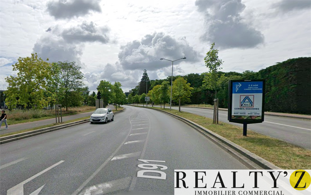 Local Commercial | 549m² | RER EVRY 
