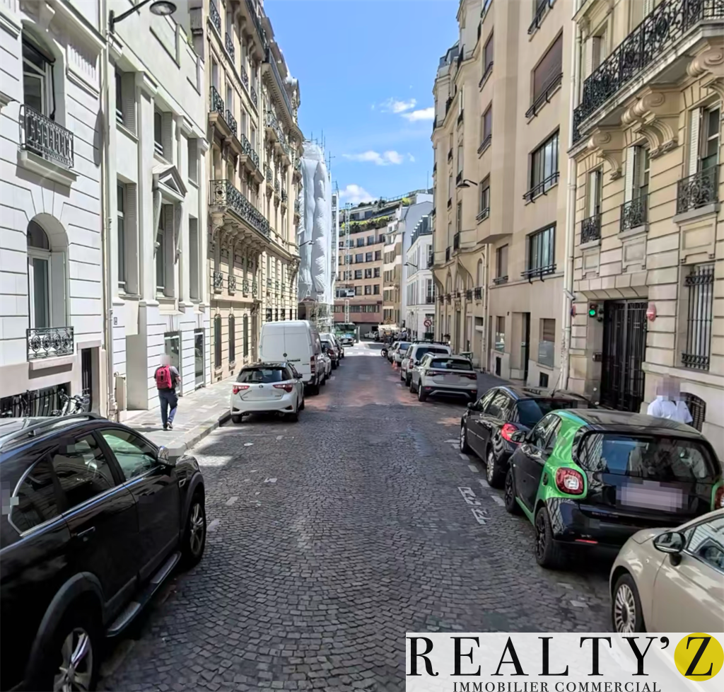 Local Commercial | 221m² | TRIANGLE D'OR 