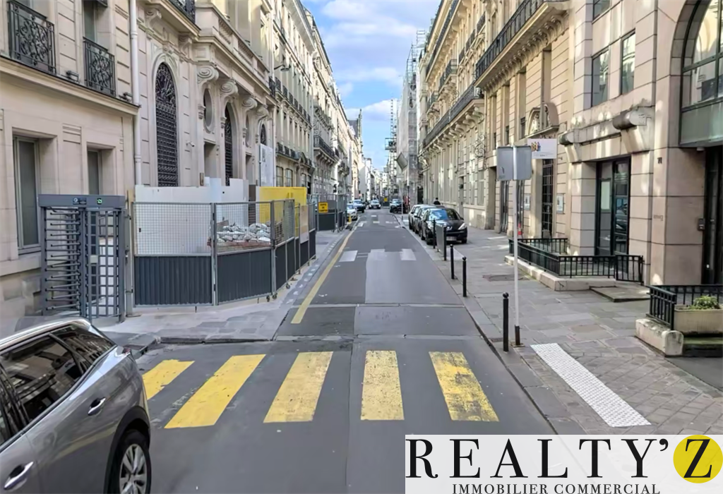 Local Commercial | 121m² | Métro trinité D'Estienne D'Orves 