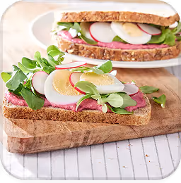 Bord met gezond gerecht.