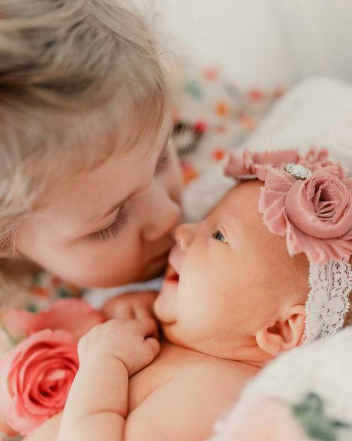 Balancing Siblings and a Newborn: Tips for a Smooth Transition